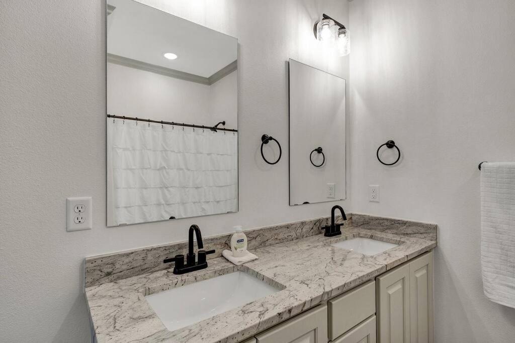 Villa Alamo Luxury Living Up To 11 Tyler Esterno foto